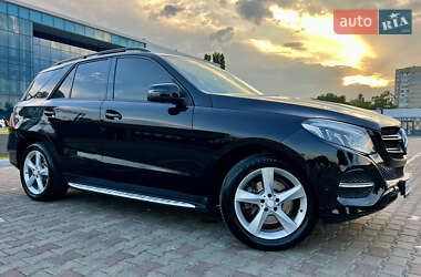 Позашляховик / Кросовер Mercedes-Benz GLE-Class 2015 в 