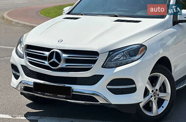 Позашляховик / Кросовер Mercedes-Benz GLE-Class 2015 в 