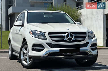 Позашляховик / Кросовер Mercedes-Benz GLE-Class 2015 в 