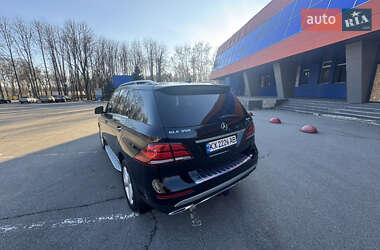 Внедорожник / Кроссовер Mercedes-Benz GLE-Class 2017 в 