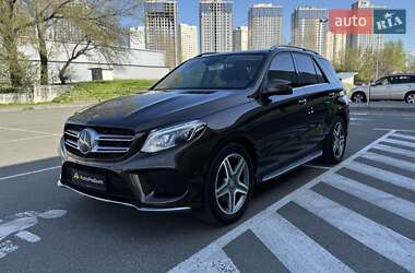 Позашляховик / Кросовер Mercedes-Benz GLE-Class 2015 в 