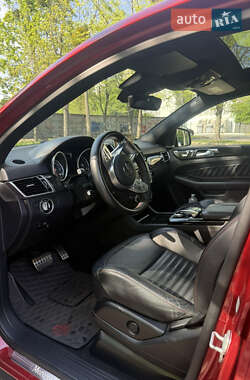 Позашляховик / Кросовер Mercedes-Benz GLE-Class 2016 в 