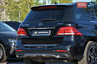 Внедорожник / Кроссовер Mercedes-Benz GLE-Class 2016 в 