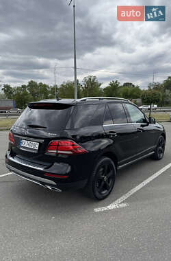 Позашляховик / Кросовер Mercedes-Benz GLE-Class 2015 в 