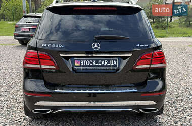 Позашляховик / Кросовер Mercedes-Benz GLE-Class 2016 в 