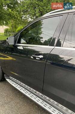 Позашляховик / Кросовер Mercedes-Benz GLE-Class 2015 в 
