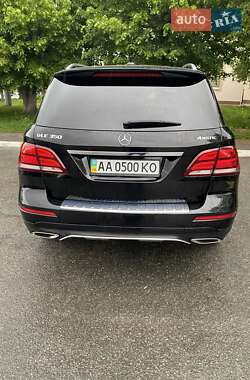 Позашляховик / Кросовер Mercedes-Benz GLE-Class 2015 в 