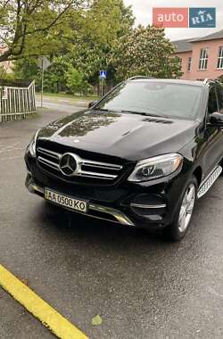 Позашляховик / Кросовер Mercedes-Benz GLE-Class 2015 в 