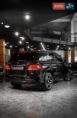 Внедорожник / Кроссовер Mercedes-Benz GLE-Class 2016 в 