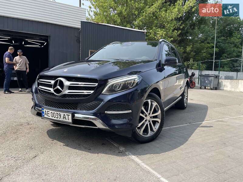 Внедорожник / Кроссовер Mercedes-Benz GLE-Class 2016 в 