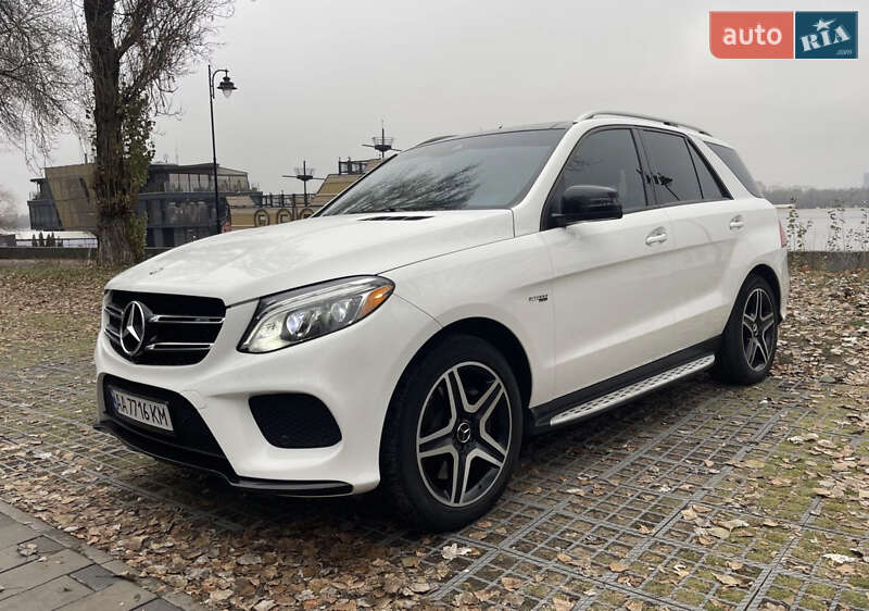 Внедорожник / Кроссовер Mercedes-Benz GLE-Class 2017 в 