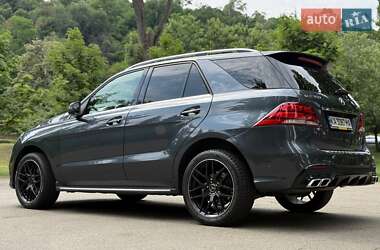 Позашляховик / Кросовер Mercedes-Benz GLE-Class 2016 в 