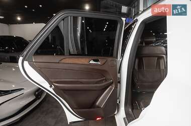 Позашляховик / Кросовер Mercedes-Benz GLE-Class 2016 в 