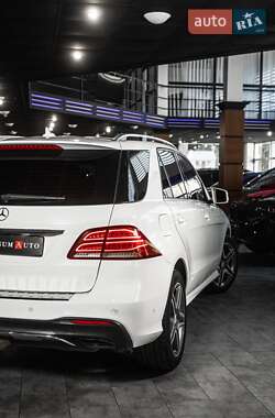 Позашляховик / Кросовер Mercedes-Benz GLE-Class 2016 в 