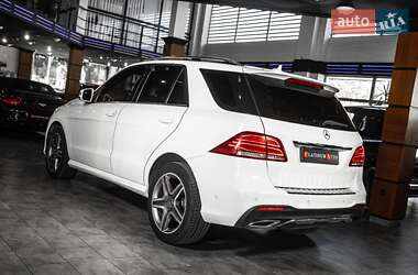 Позашляховик / Кросовер Mercedes-Benz GLE-Class 2016 в 