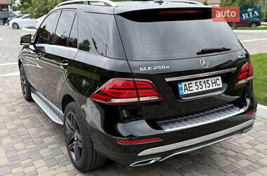 Внедорожник / Кроссовер Mercedes-Benz GLE-Class 2016 в 