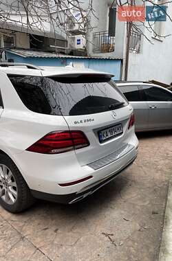Внедорожник / Кроссовер Mercedes-Benz GLE-Class 2017 в 