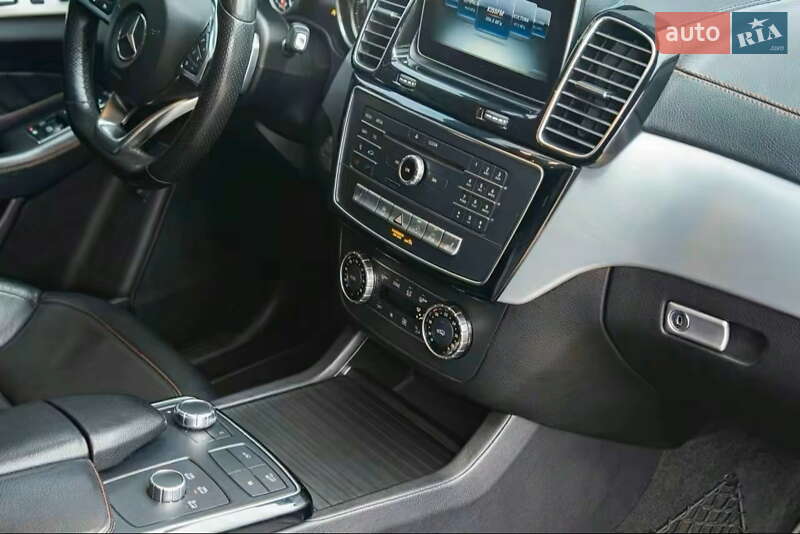 Внедорожник / Кроссовер Mercedes-Benz GLE-Class 2015 в Киеве