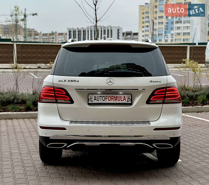 Позашляховик / Кросовер Mercedes-Benz GLE-Class 2017 в Києві фото 12 Позашляховик / Кросовер Mercedes-Benz GLE-Class 2017 в Києві