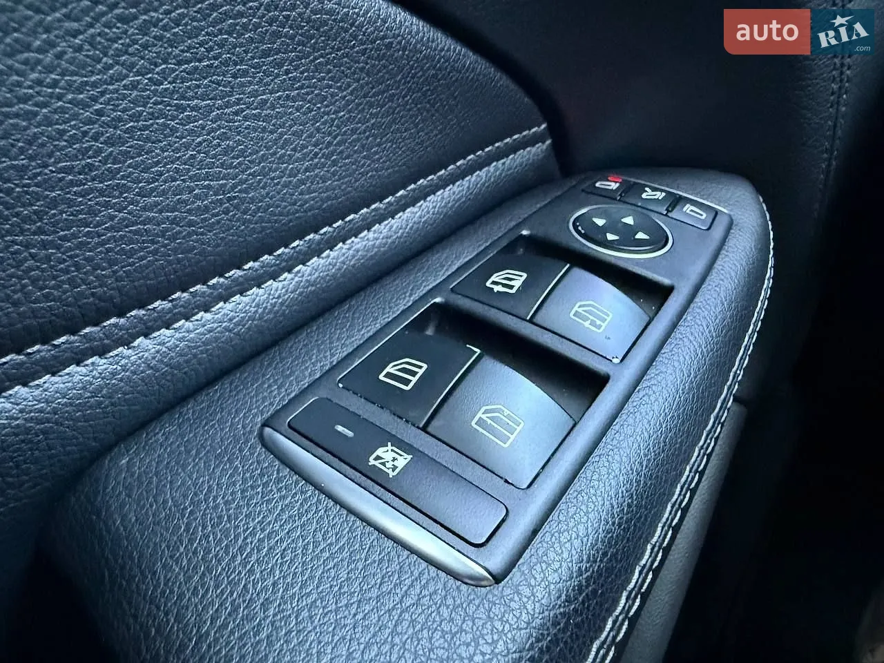 2016 Mercedes-Benz GLE - мініатюра 24