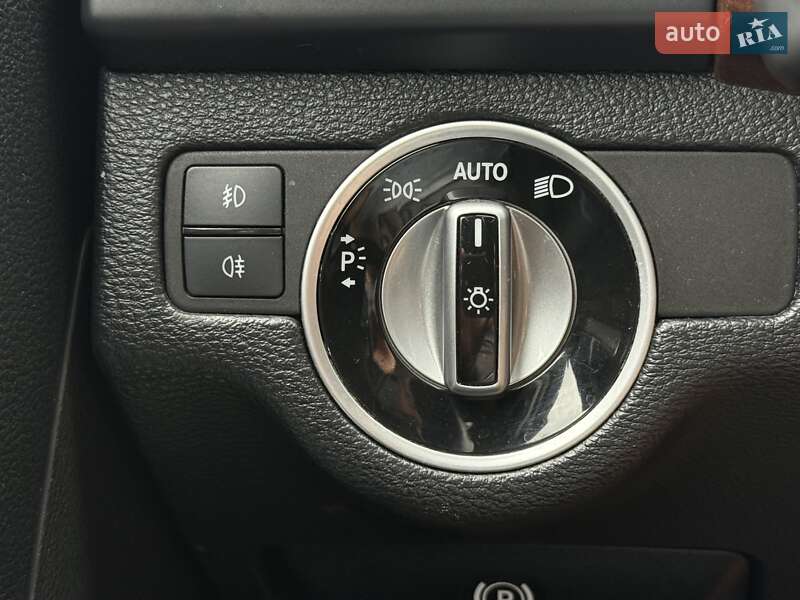 Внедорожник / Кроссовер Mercedes-Benz GLK-Class 2012 в Киеве
