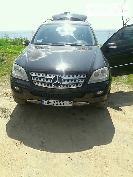 Позашляховик / Кросовер Mercedes-Benz M-Class 2005 в 