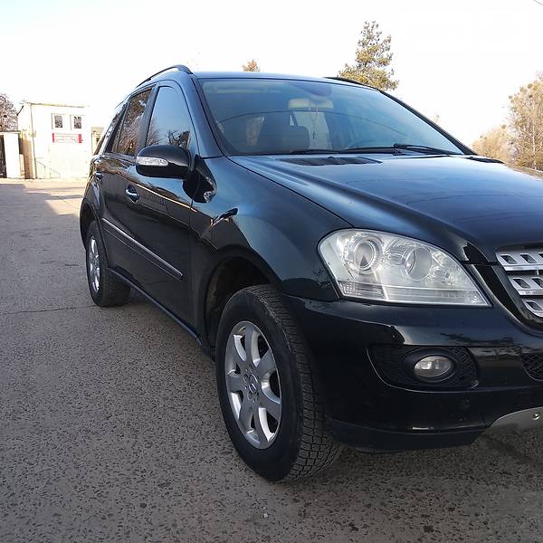 Внедорожник / Кроссовер Mercedes-Benz M-Class 2005 в Новояворовске