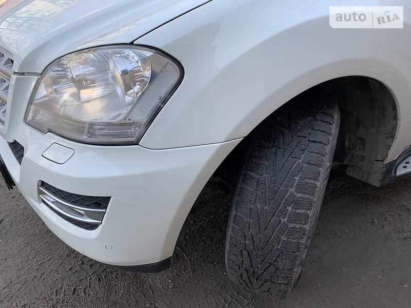 Позашляховик / Кросовер Mercedes-Benz M-Class 2011 в Харкові