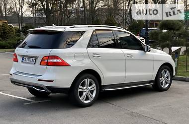 Позашляховик / Кросовер Mercedes-Benz M-Class 2012 в 