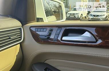 Позашляховик / Кросовер Mercedes-Benz M-Class 2014 в 