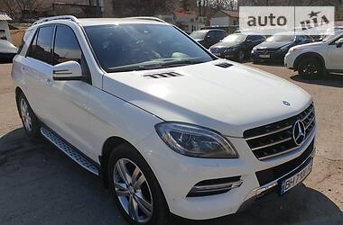 Позашляховик / Кросовер Mercedes-Benz M-Class 2014 в 