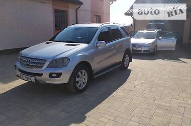 Позашляховик / Кросовер Mercedes-Benz M-Class 2006 в 