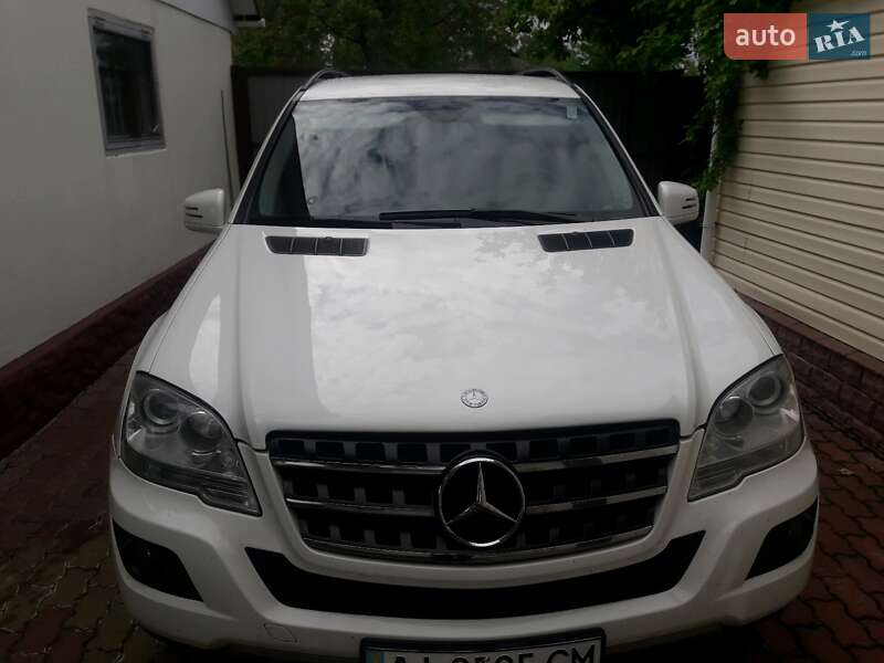 Внедорожник / Кроссовер Mercedes-Benz M-Class 2010 в Киеве