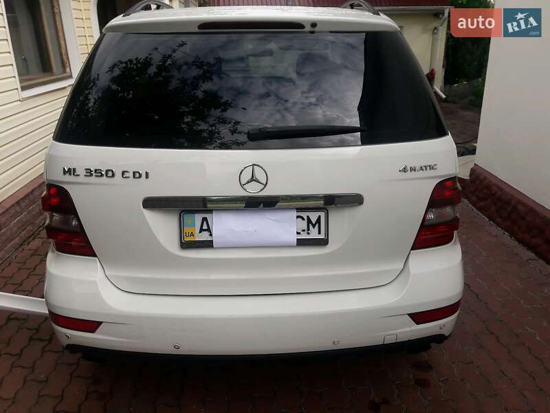 Внедорожник / Кроссовер Mercedes-Benz M-Class 2010 в Киеве