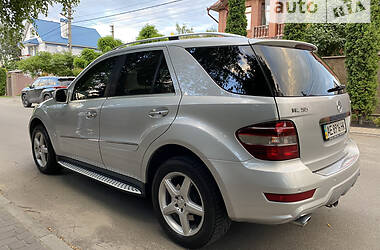 Внедорожник / Кроссовер Mercedes-Benz M-Class 2009 в Киеве