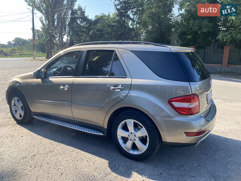 Внедорожник / Кроссовер Mercedes-Benz M-Class 2009 в Новом Буге