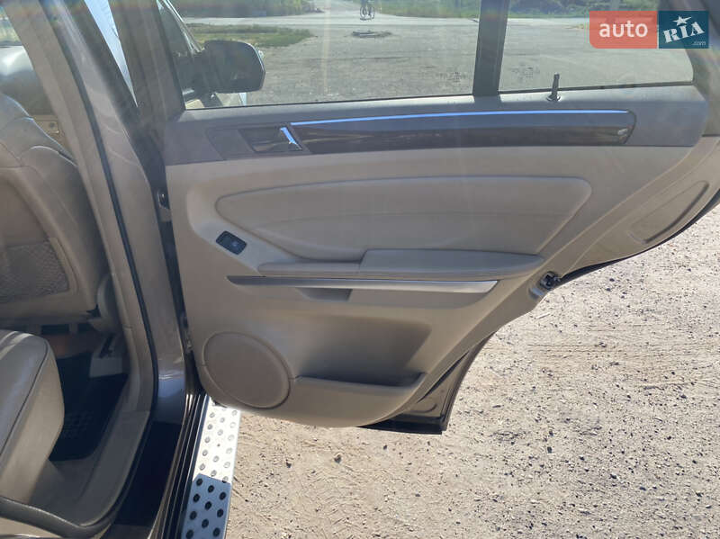 Внедорожник / Кроссовер Mercedes-Benz M-Class 2009 в Новом Буге