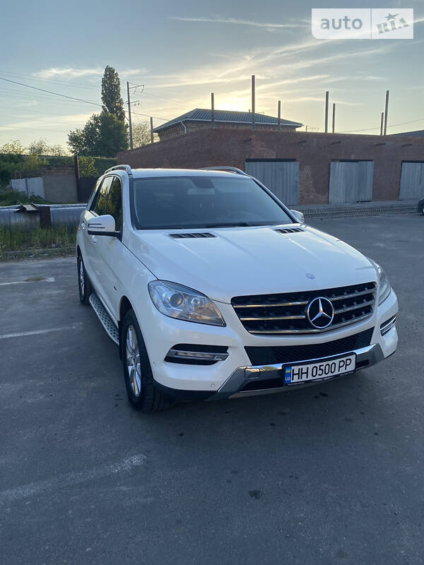 Внедорожник / Кроссовер Mercedes-Benz M-Class 2011 в Одессе