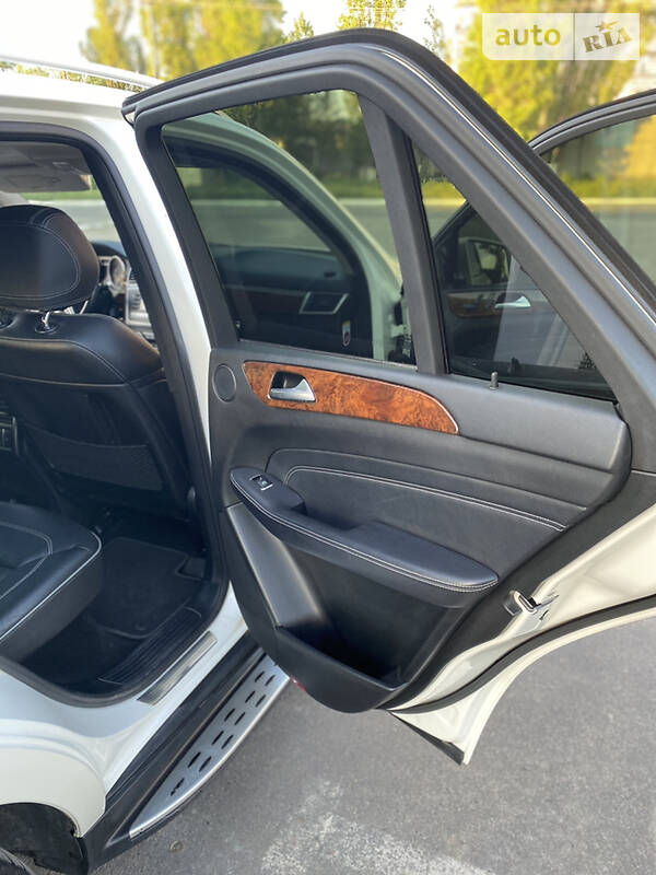 Внедорожник / Кроссовер Mercedes-Benz M-Class 2011 в Одессе