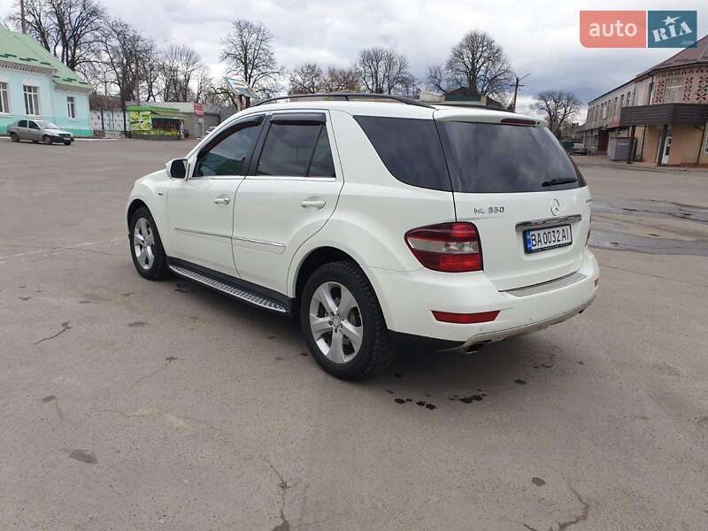Внедорожник / Кроссовер Mercedes-Benz M-Class 2010 в Гайвороне