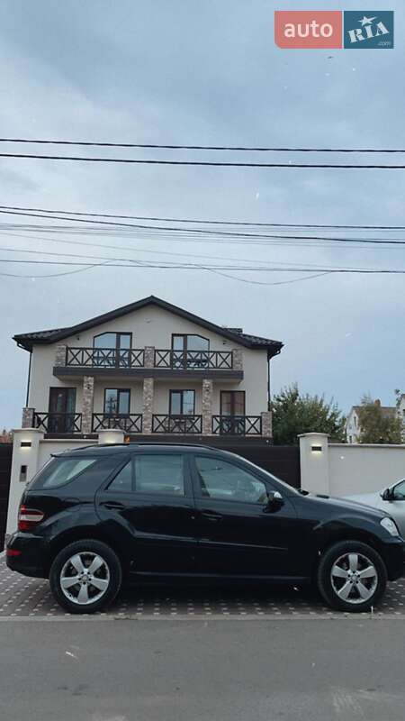Позашляховик / Кросовер Mercedes-Benz M-Class 2010 в Києві