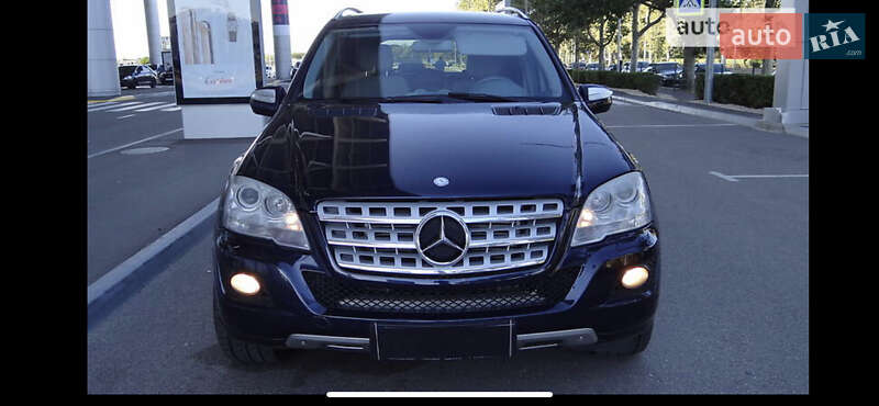 Mercedes-Benz M-Class 2010