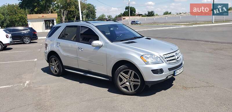 Внедорожник / Кроссовер Mercedes-Benz M-Class 2008 в 