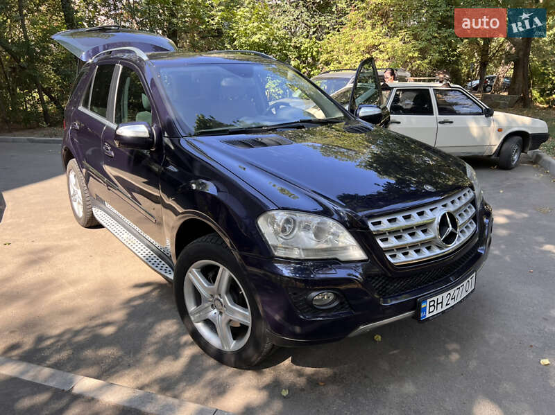 Внедорожник / Кроссовер Mercedes-Benz M-Class 2010 в Одессе