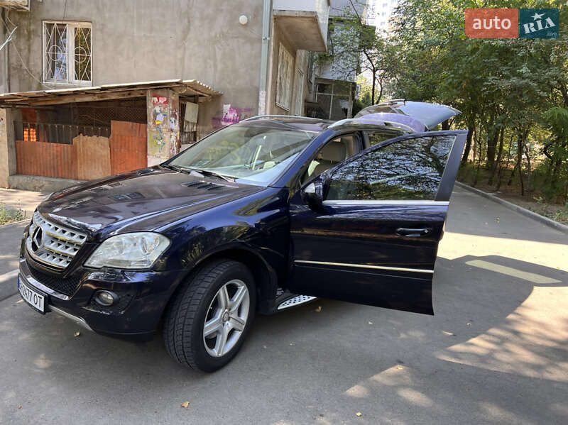 Внедорожник / Кроссовер Mercedes-Benz M-Class 2010 в Одессе