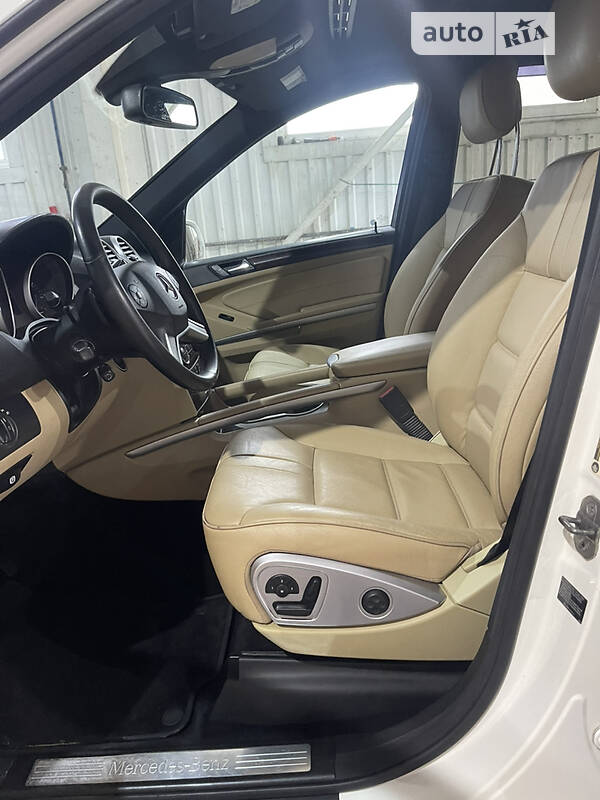 Позашляховик / Кросовер Mercedes-Benz M-Class 2010 в Тернополі фото 11 Позашляховик / Кросовер Mercedes-Benz M-Class 2010 в Тернополі