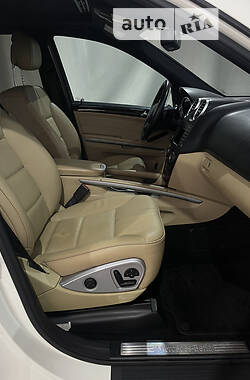 Внедорожник / Кроссовер Mercedes-Benz M-Class 2010 в 