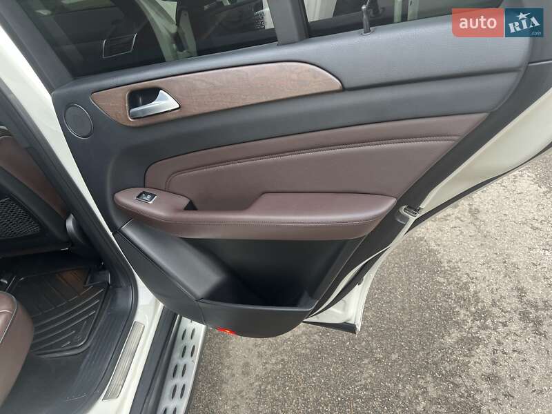 Внедорожник / Кроссовер Mercedes-Benz M-Class 2012 в Киеве