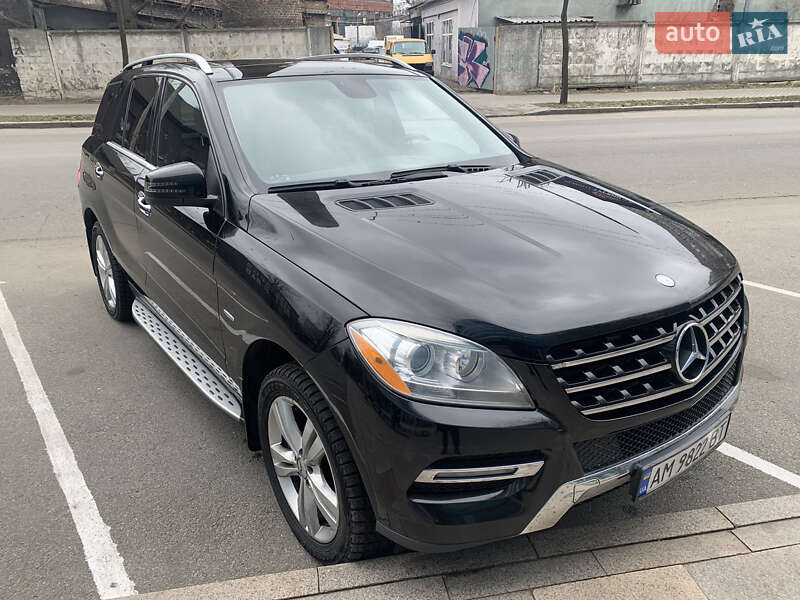 Внедорожник / Кроссовер Mercedes-Benz M-Class 2012 в Киеве