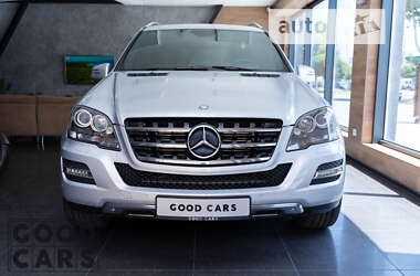 Позашляховик / Кросовер Mercedes-Benz M-Class 2011 в 